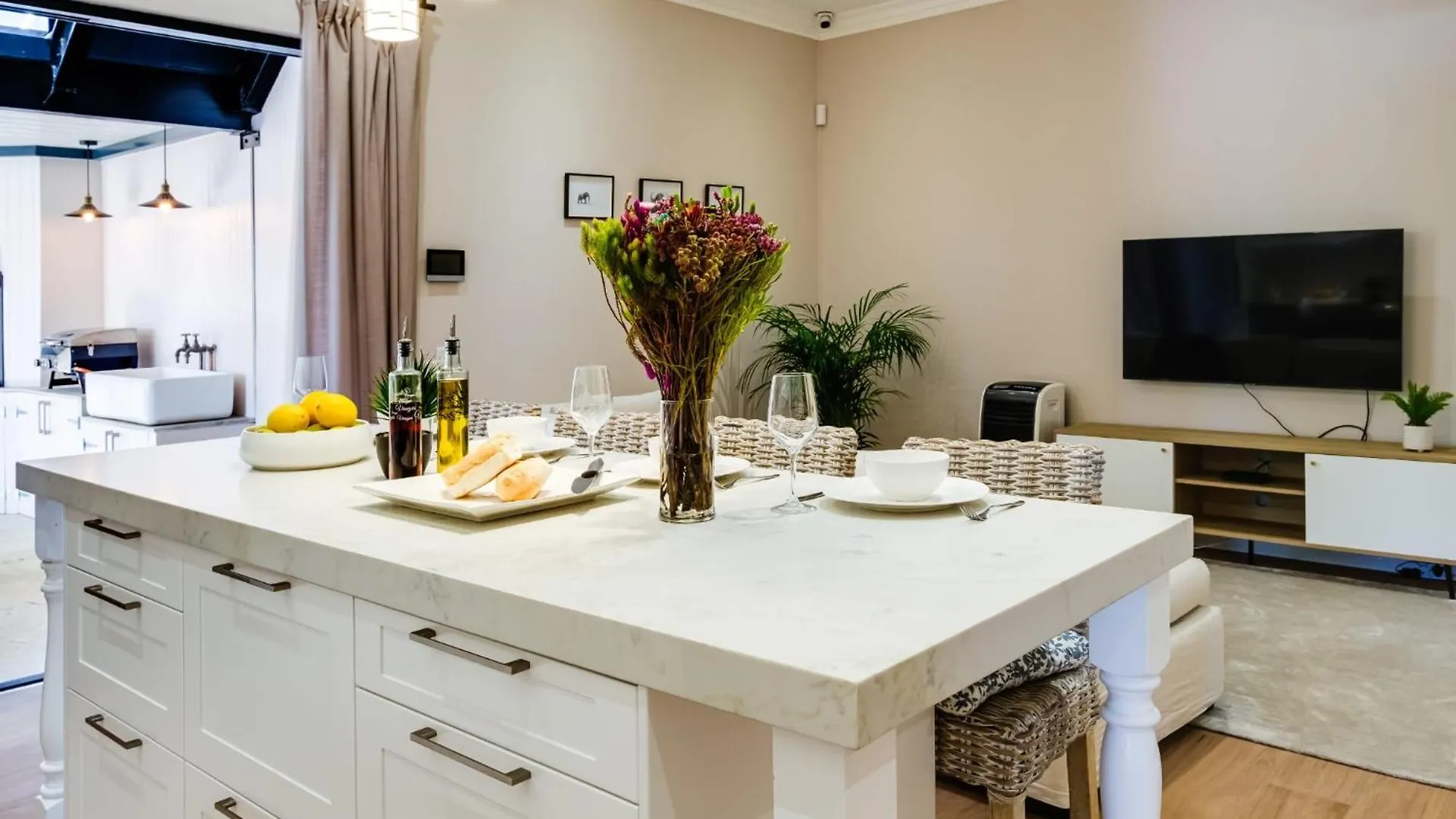 Apartment Central Treasure Cape Town